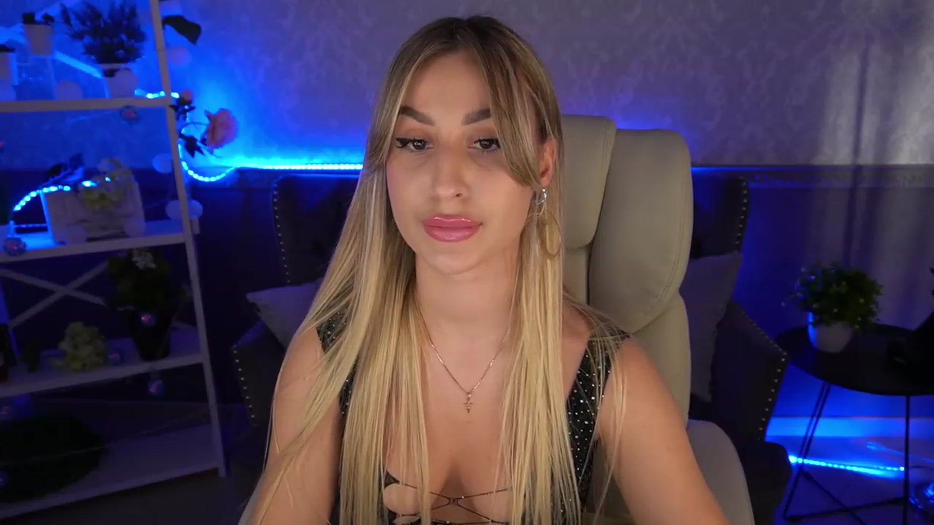 Gallery image thumbnail from LiaBrazzer's myfreecams stream on, 05/02/2023, 15:35 image 14 of 20