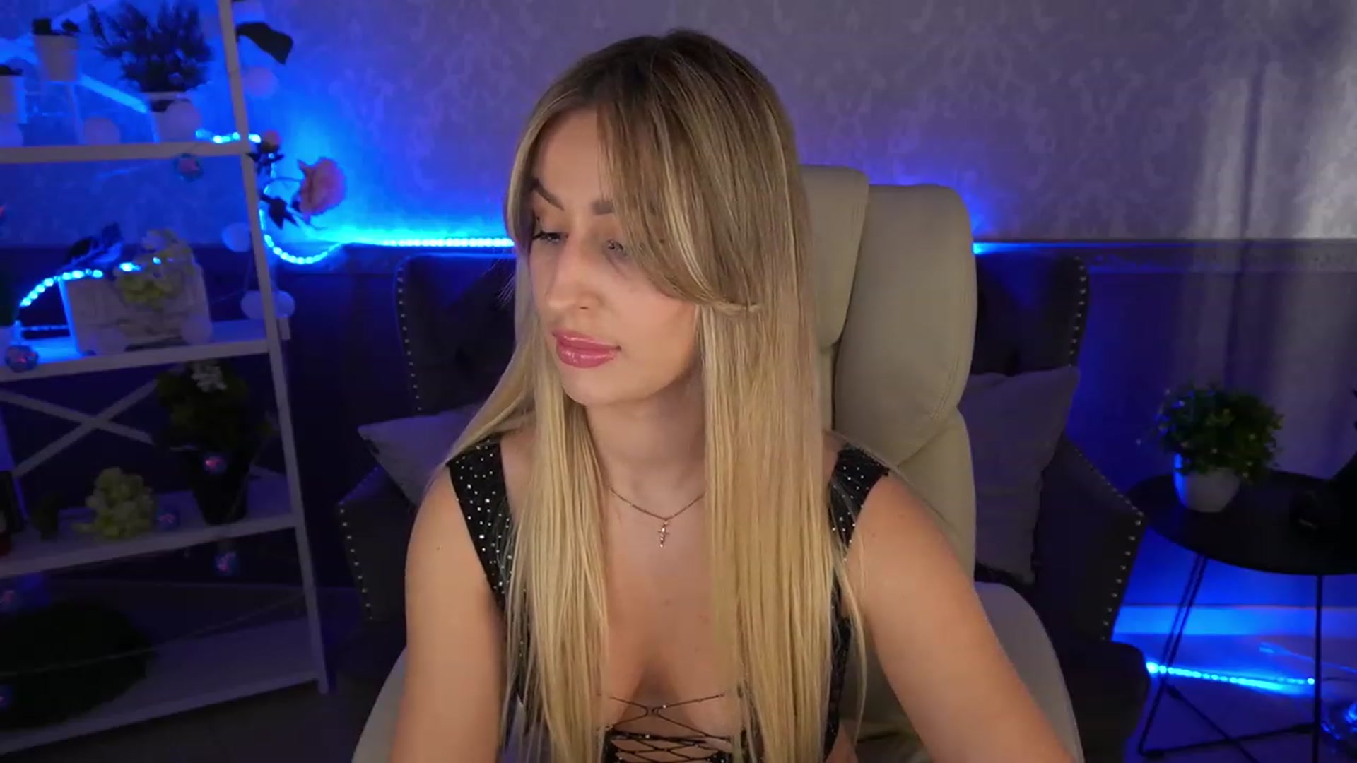 Gallery image thumbnail from LiaBrazzer's myfreecams stream on, 05/02/2023, 15:35 image 4 of 20