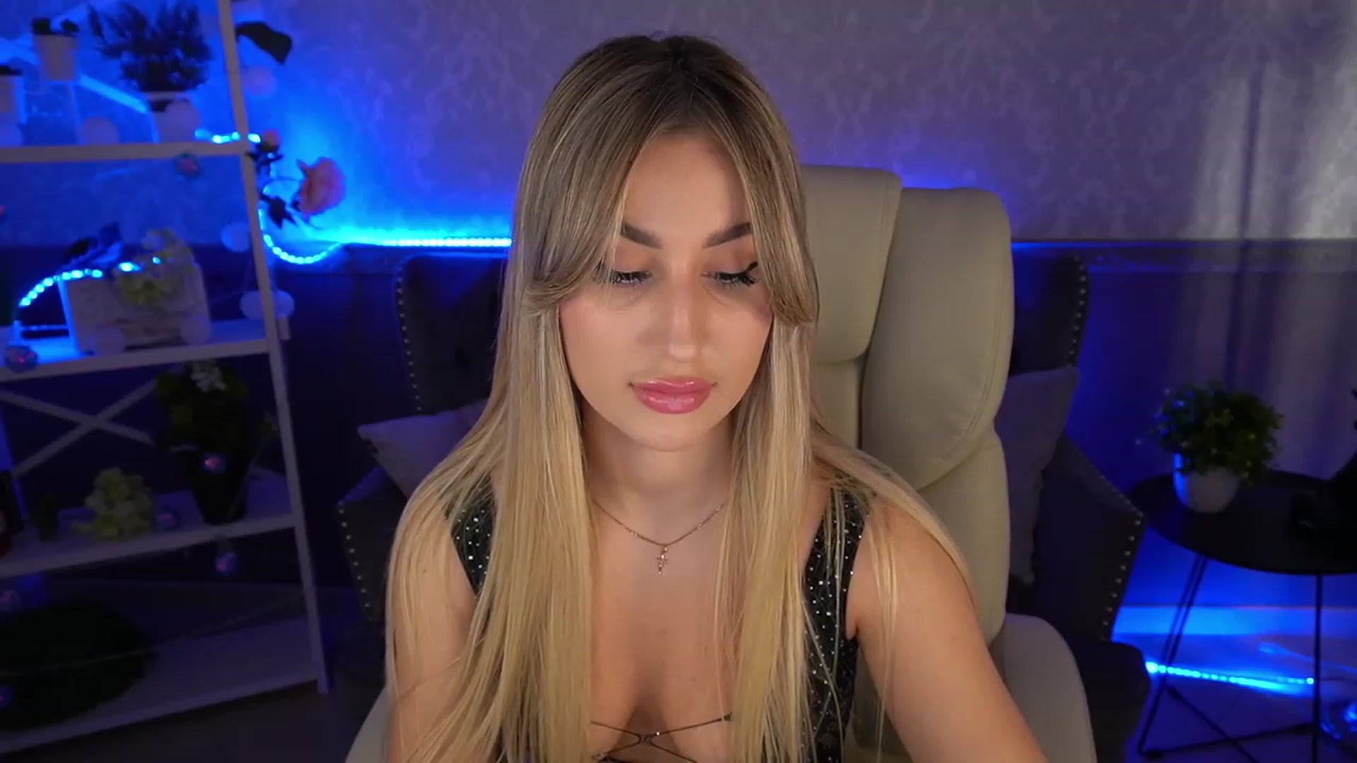 Gallery image thumbnail from LiaBrazzer's myfreecams stream on, 05/02/2023, 15:35 image 10 of 20