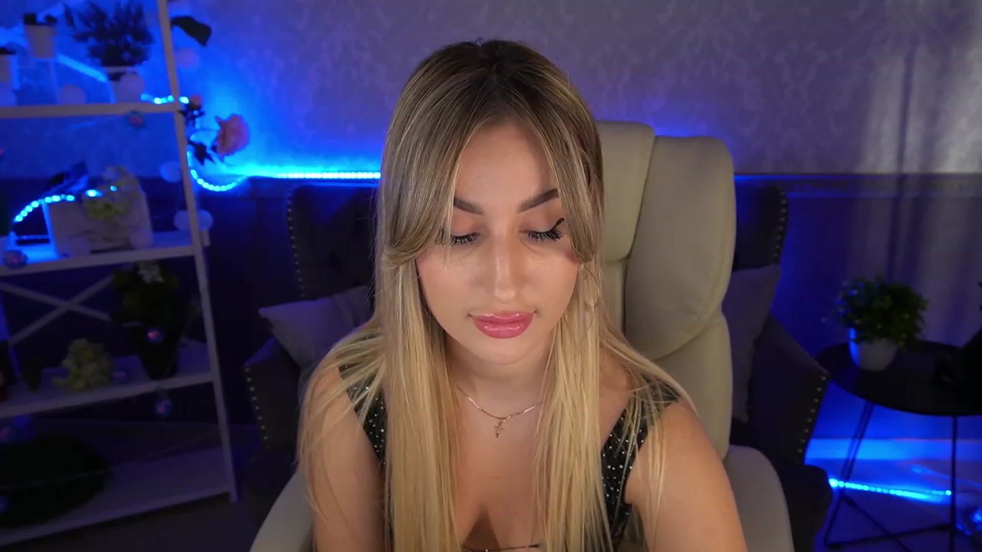 Gallery image thumbnail from LiaBrazzer's myfreecams stream on, 05/02/2023, 15:35 image 13 of 20