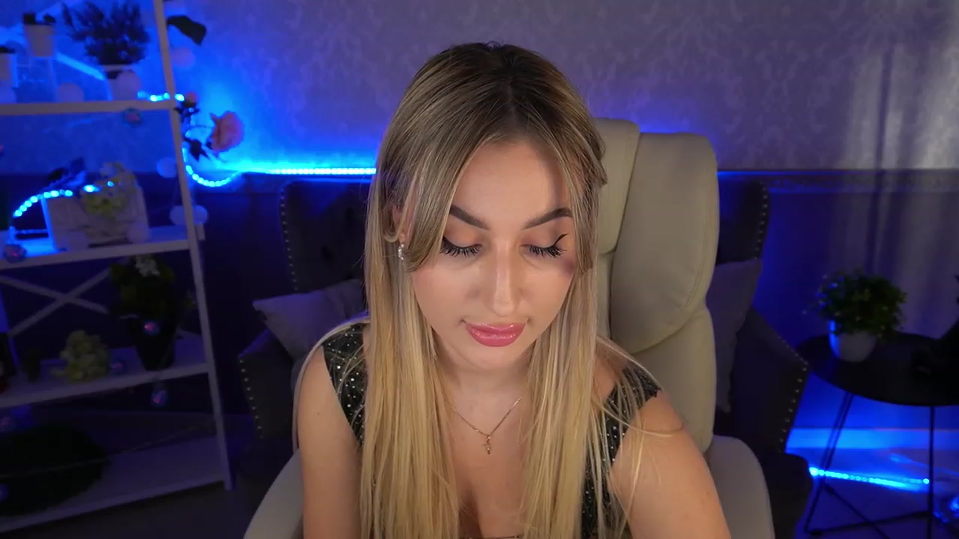 Gallery image thumbnail from LiaBrazzer's myfreecams stream on, 05/02/2023, 15:35 image 18 of 20