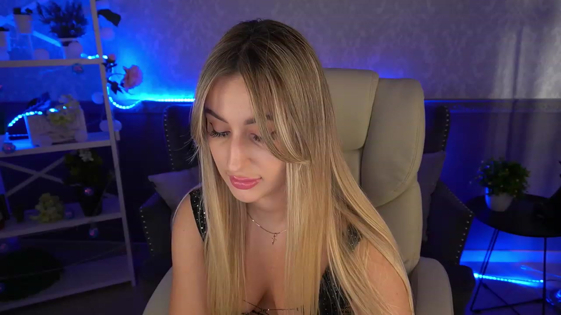 Gallery image thumbnail from LiaBrazzer's myfreecams stream on, 05/02/2023, 15:35 image 7 of 20
