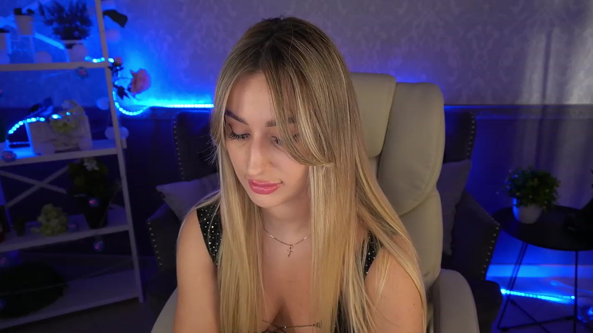 Gallery image thumbnail from LiaBrazzer's myfreecams stream on, 05/02/2023, 15:35 image 8 of 20
