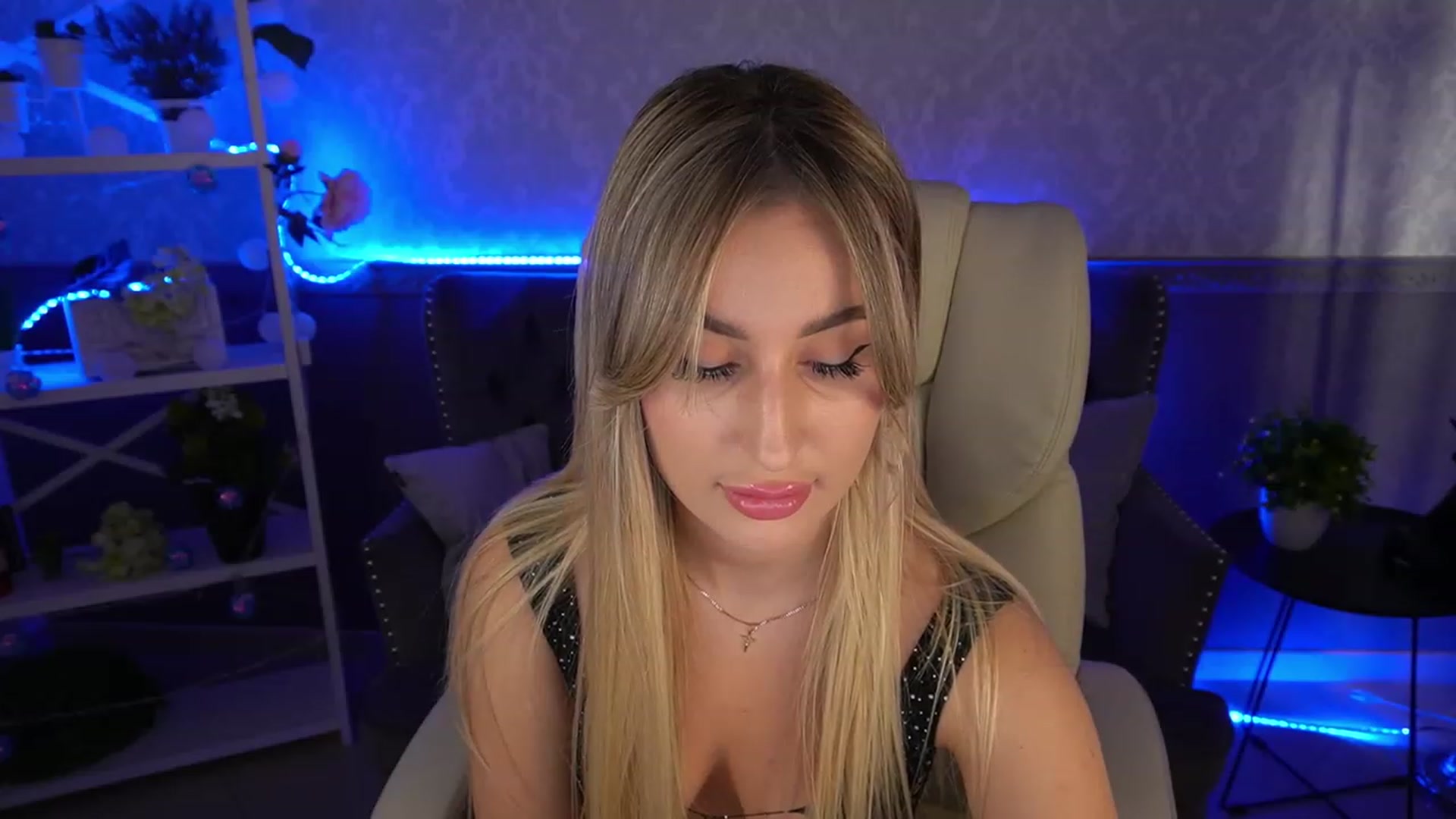 Gallery image thumbnail from LiaBrazzer's myfreecams stream on, 05/02/2023, 15:35 image 12 of 20