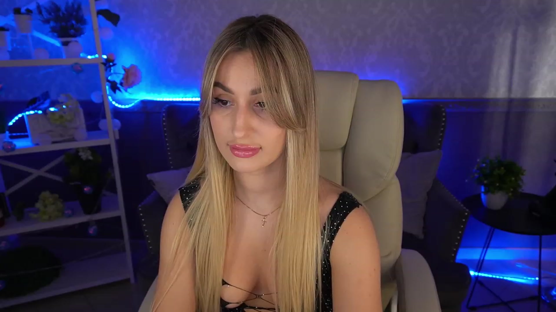 Gallery image thumbnail from LiaBrazzer's myfreecams stream on, 05/02/2023, 15:35 image 3 of 20