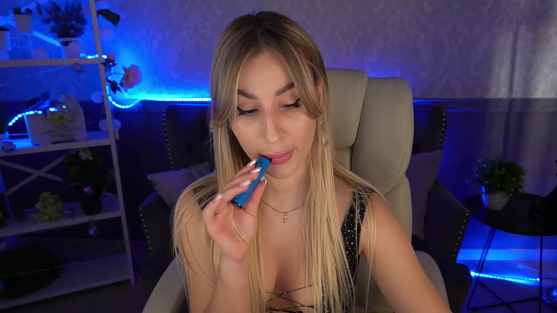 Gallery image thumbnail from LiaBrazzer's myfreecams stream on, 05/02/2023, 15:35 image 11 of 20