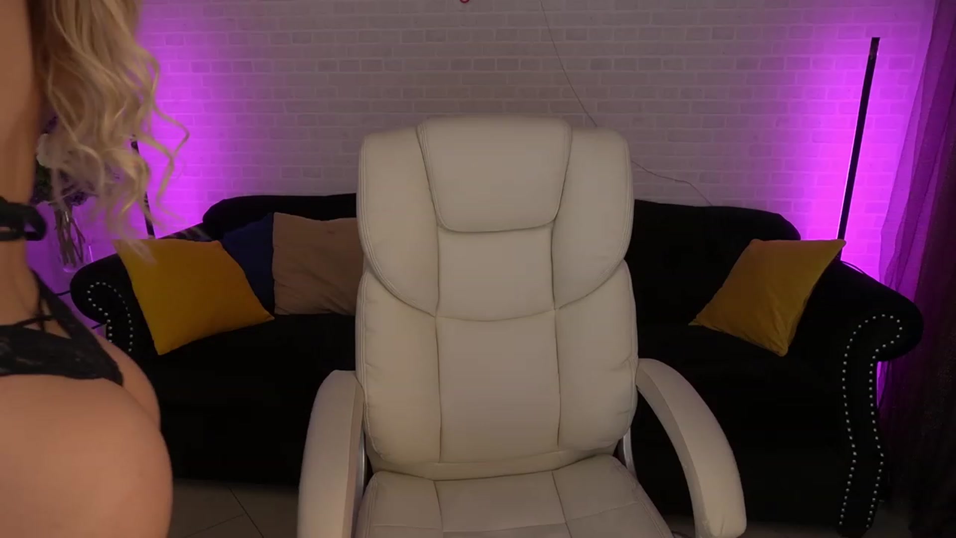 Gallery image thumbnail from LiaBrazzer's myfreecams stream on, 05/05/2023, 11:52 image 4 of 20