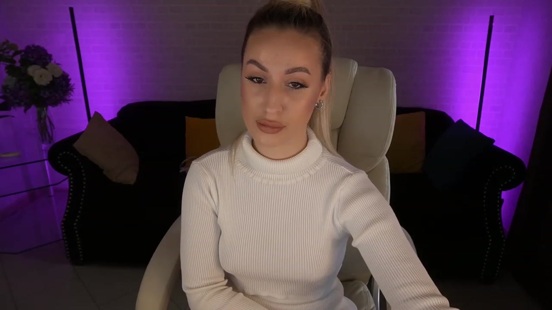 Gallery image thumbnail from LiaBrazzer's myfreecams stream on, 05/09/2023, 14:08 image 13 of 20