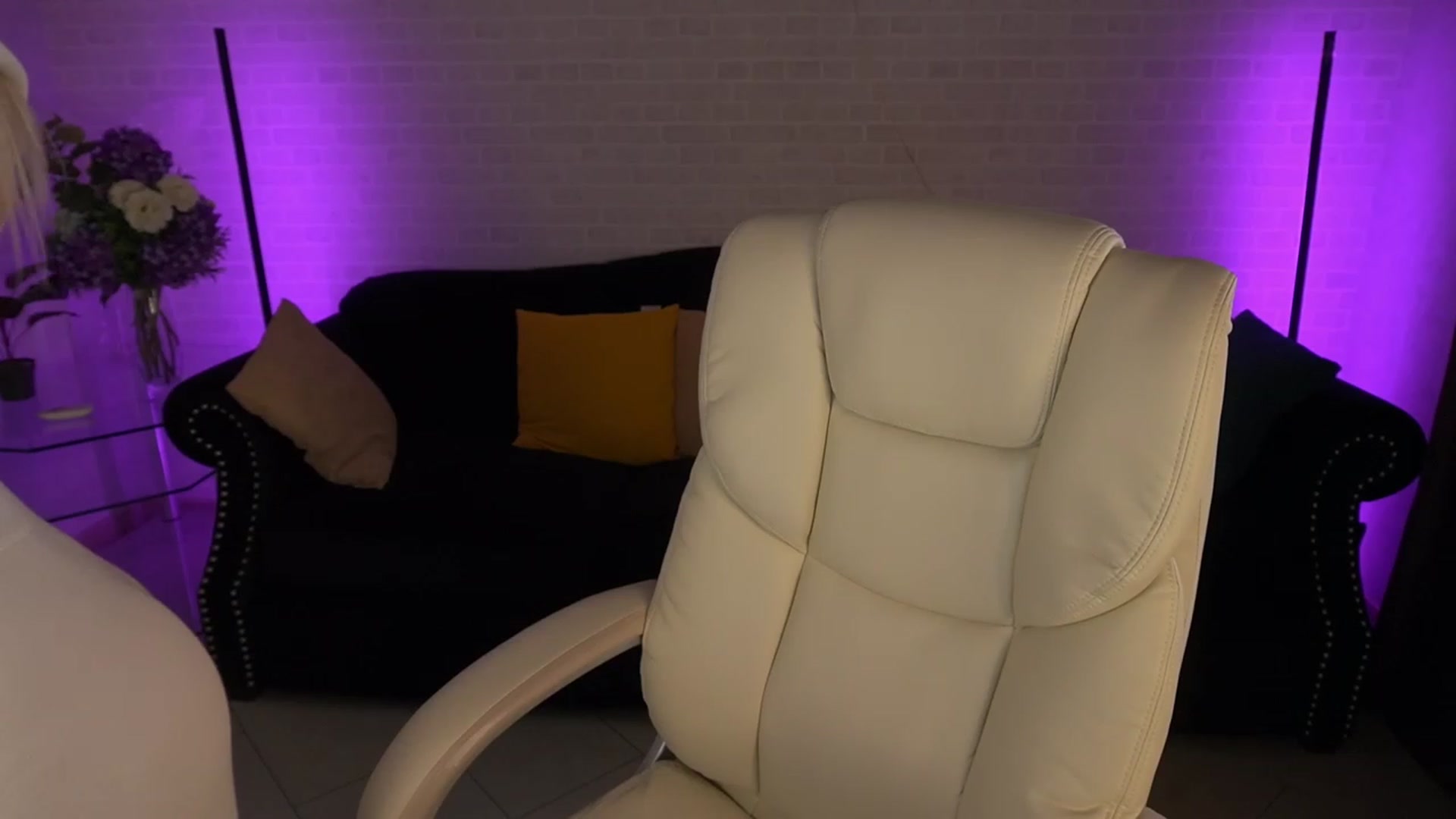 Gallery image thumbnail from LiaBrazzer's myfreecams stream on, 05/09/2023, 14:08 image 10 of 20