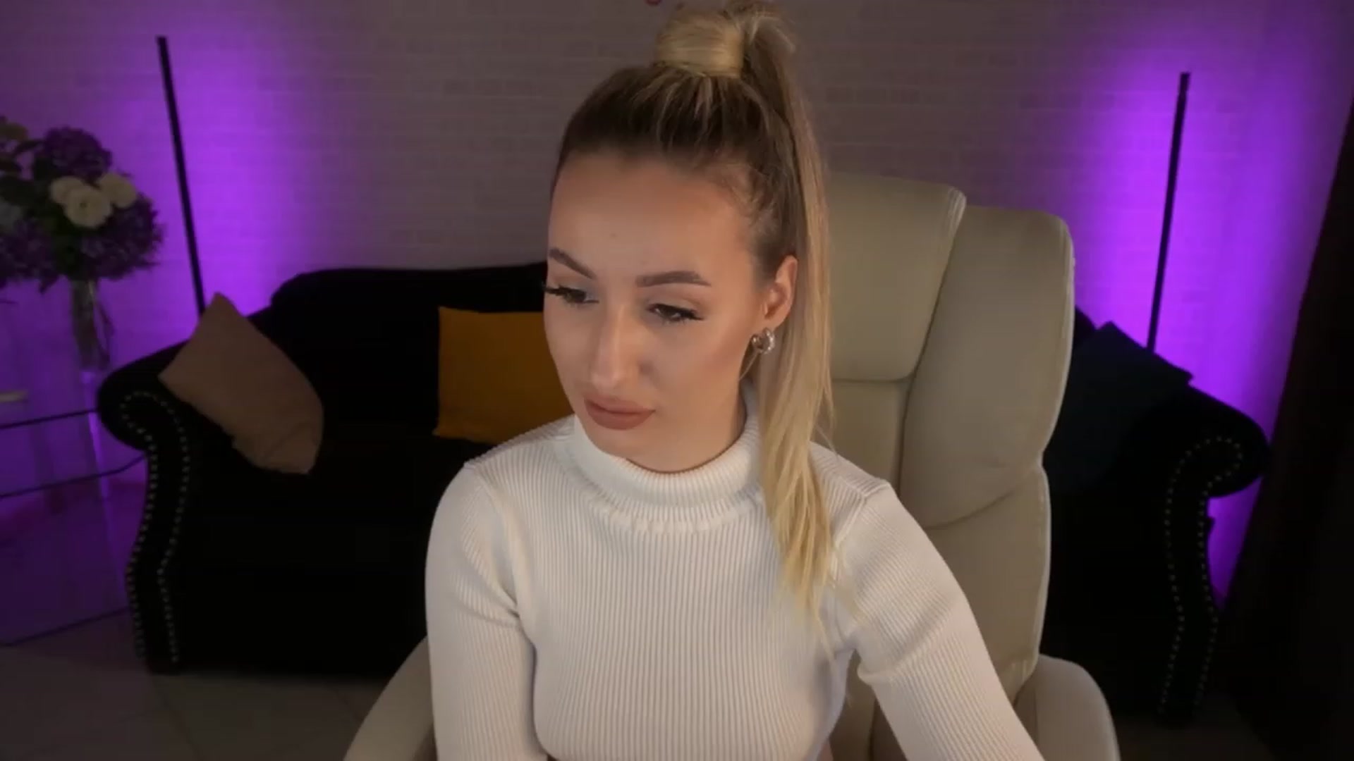 Gallery image thumbnail from LiaBrazzer's myfreecams stream on, 05/09/2023, 15:54 image 5 of 20