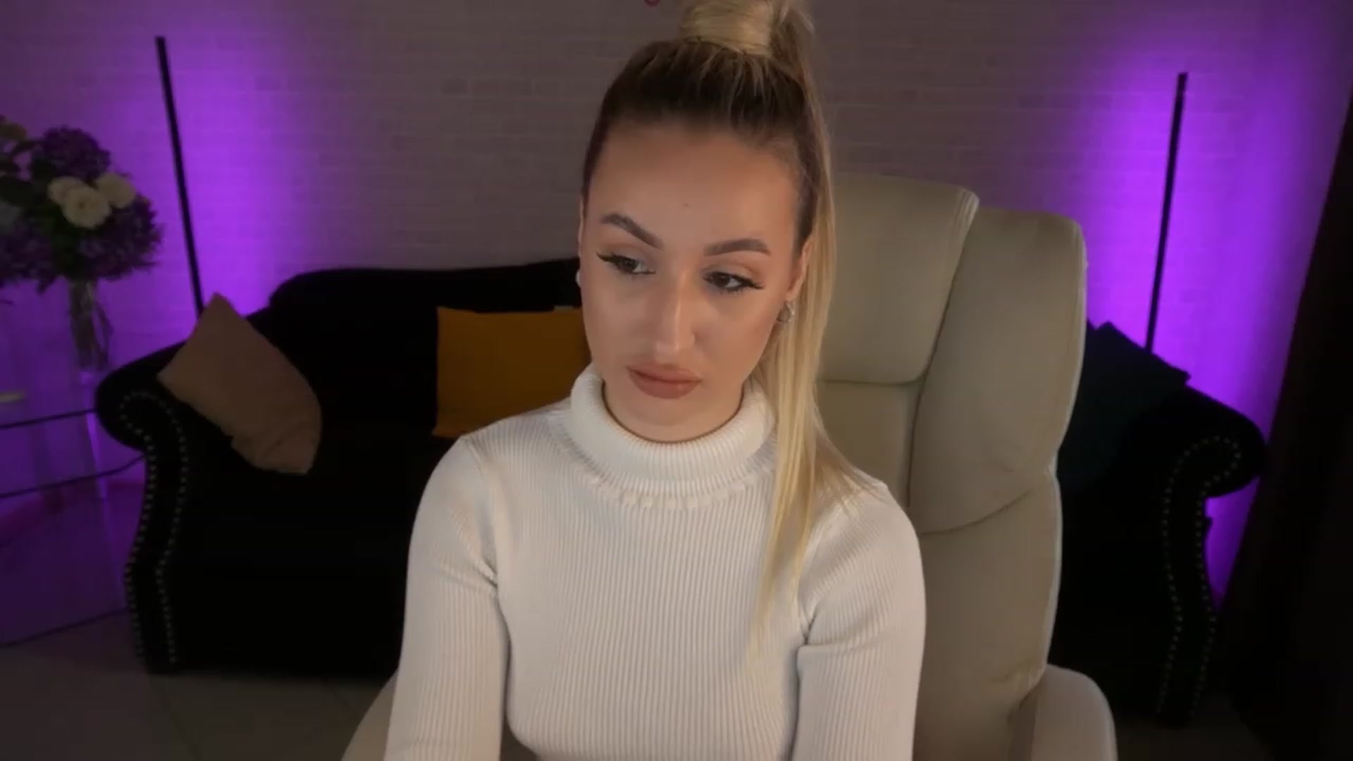 Gallery image thumbnail from LiaBrazzer's myfreecams stream on, 05/09/2023, 15:54 image 10 of 20