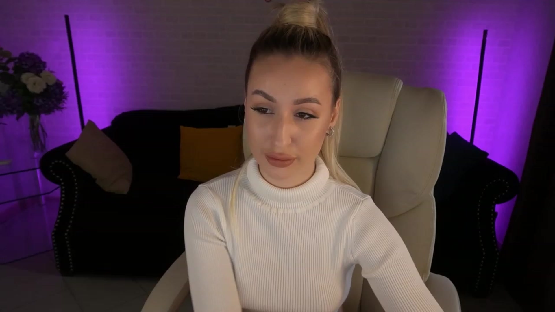 Gallery image thumbnail from LiaBrazzer's myfreecams stream on, 05/09/2023, 15:54 image 2 of 20