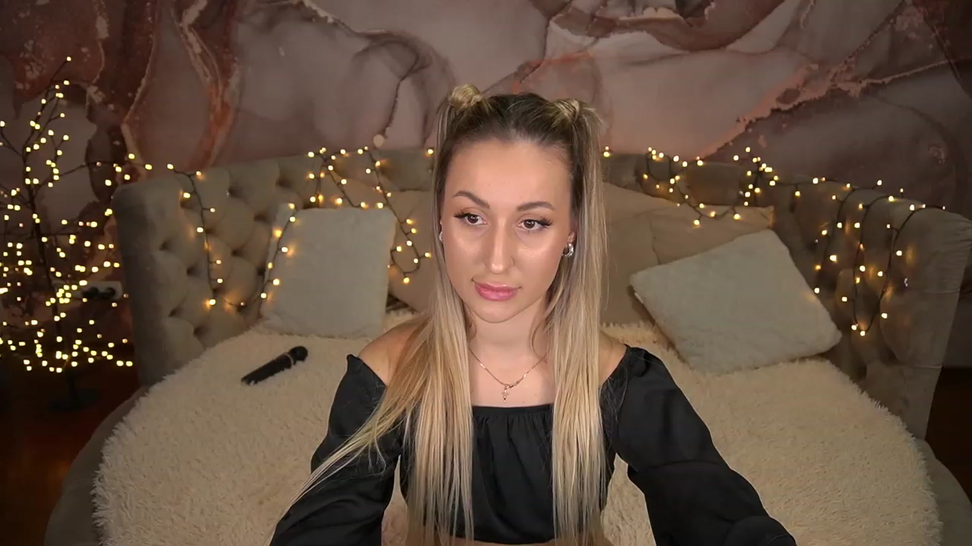 Gallery image thumbnail from LiaBrazzer's myfreecams stream on, 05/11/2023, 14:29 image 12 of 20