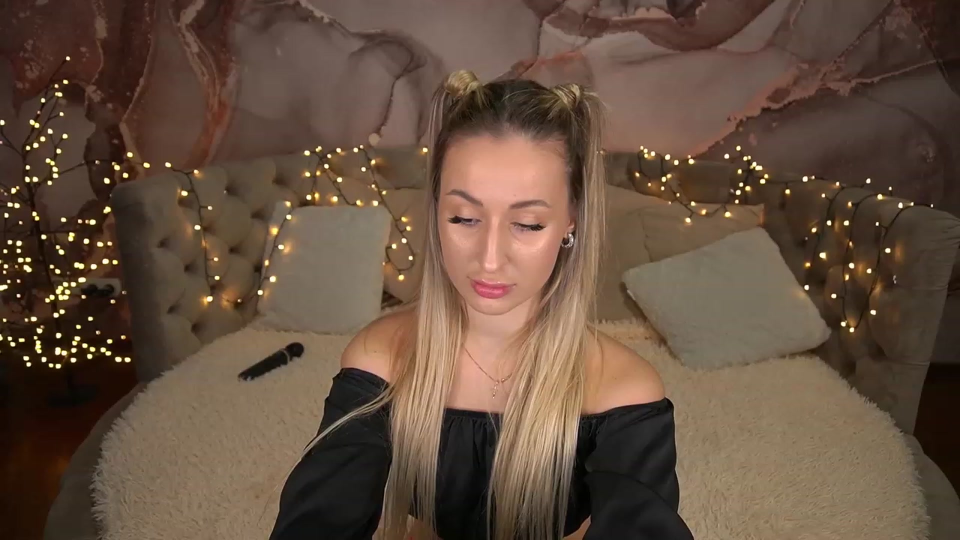 Gallery image thumbnail from LiaBrazzer's myfreecams stream on, 05/11/2023, 14:29 image 4 of 20