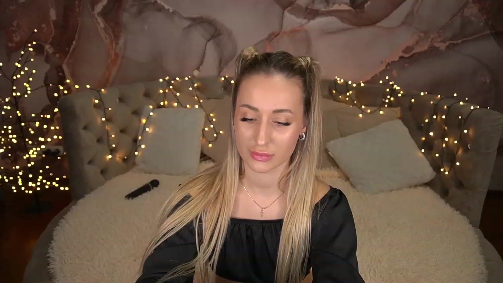 Gallery image thumbnail from LiaBrazzer's myfreecams stream on, 05/11/2023, 14:29 image 11 of 20