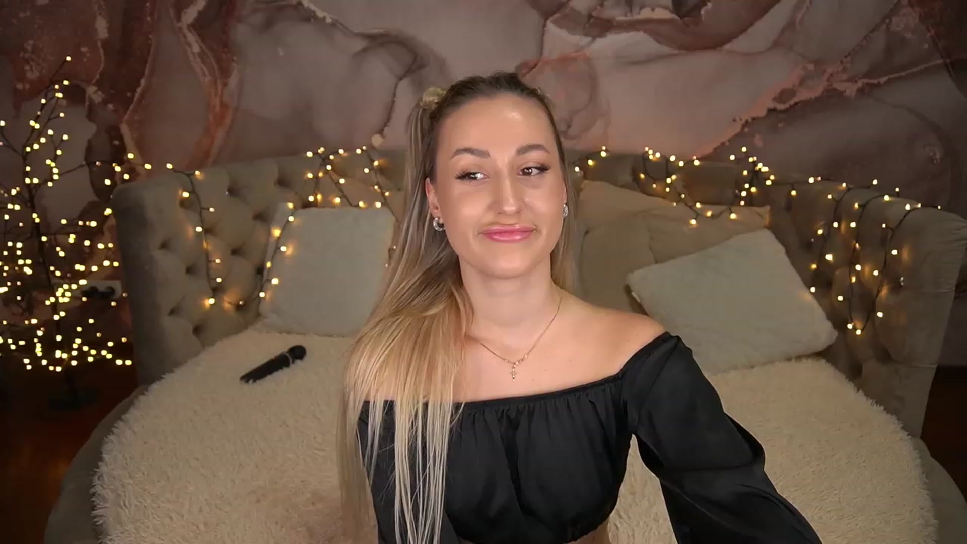 Gallery image thumbnail from LiaBrazzer's myfreecams stream on, 05/11/2023, 14:29 image 8 of 20