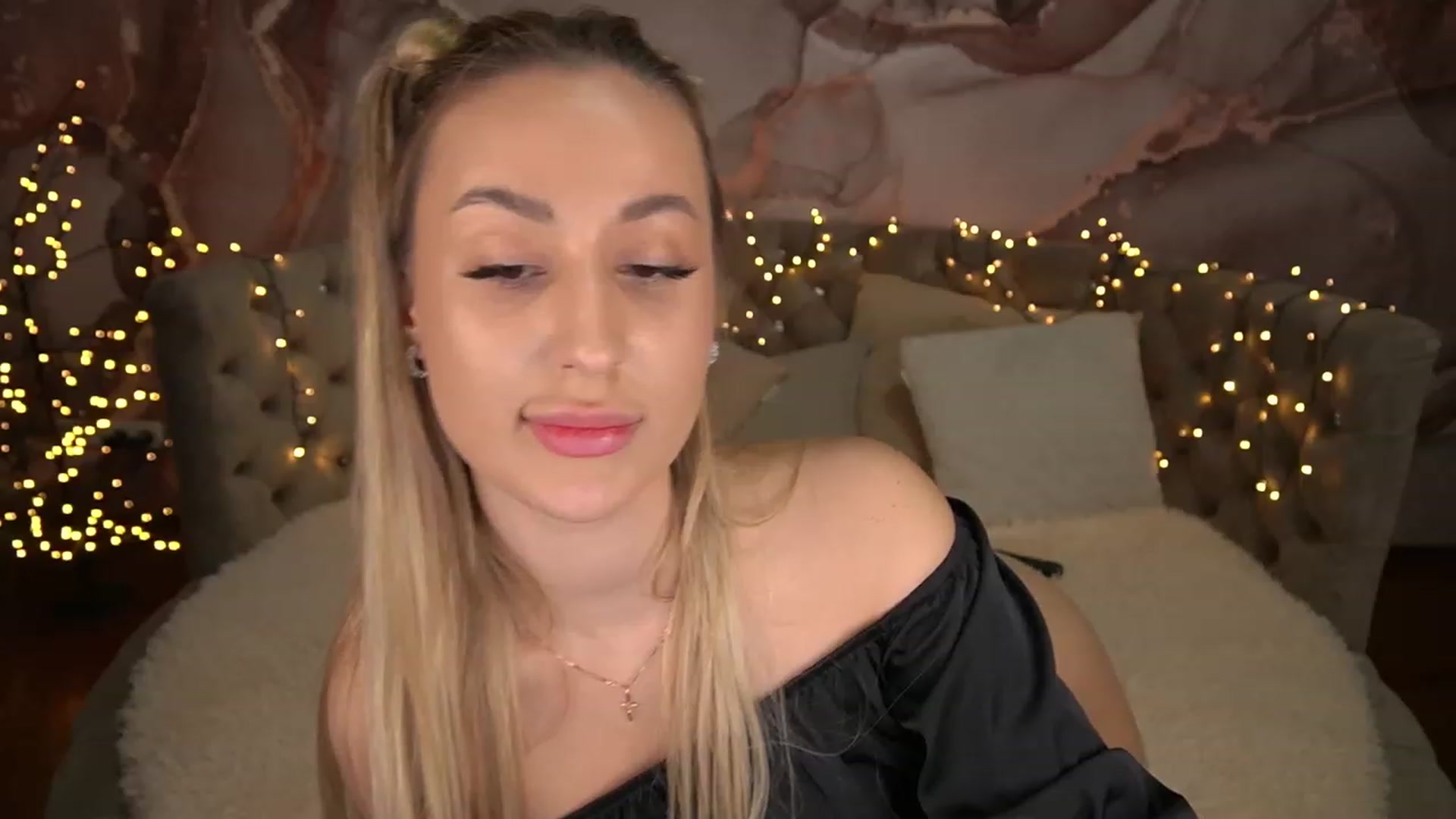 Gallery image thumbnail from LiaBrazzer's myfreecams stream on, 05/11/2023, 16:27 image 7 of 20