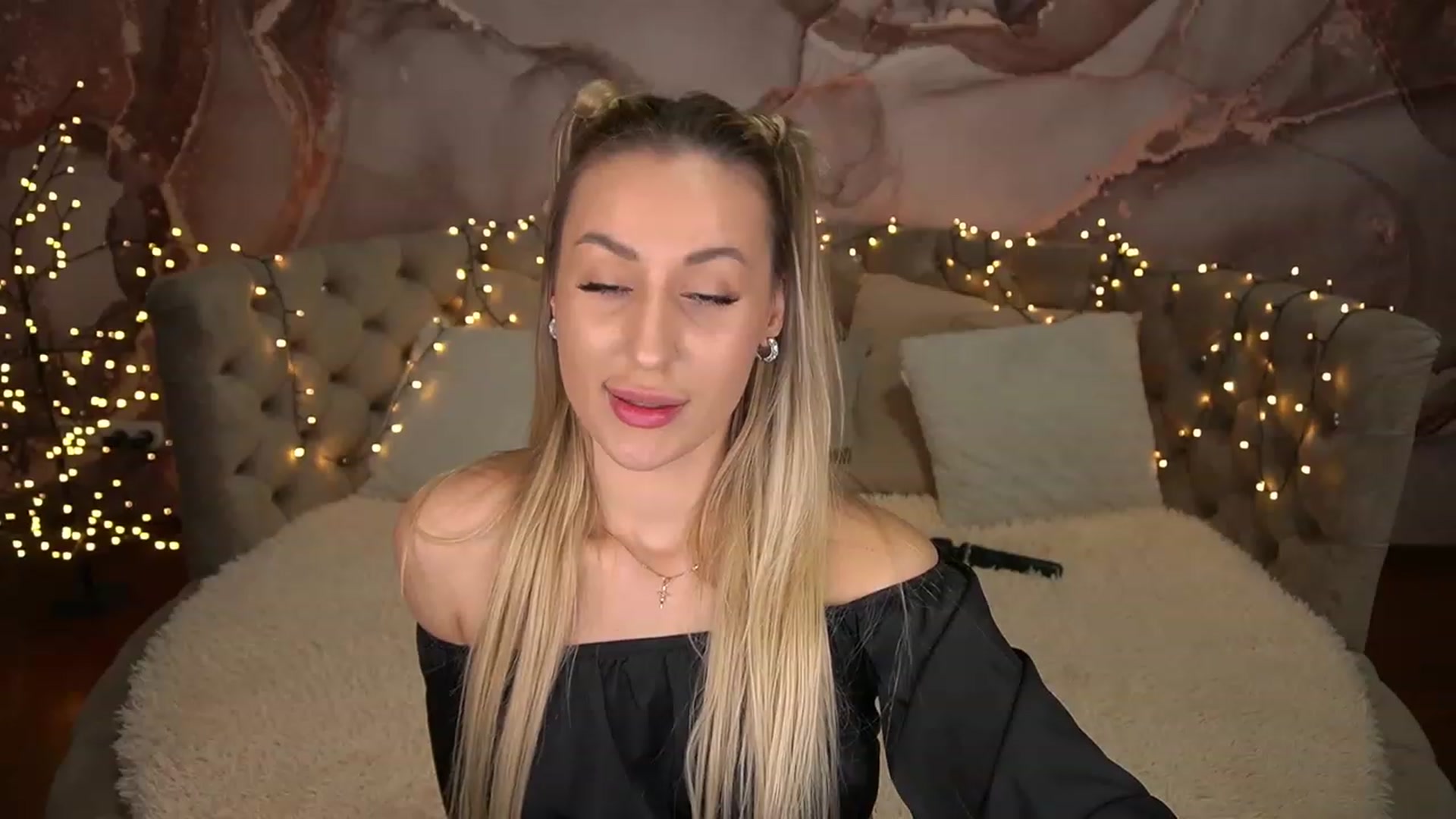 Gallery image thumbnail from LiaBrazzer's myfreecams stream on, 05/11/2023, 16:27 image 17 of 20