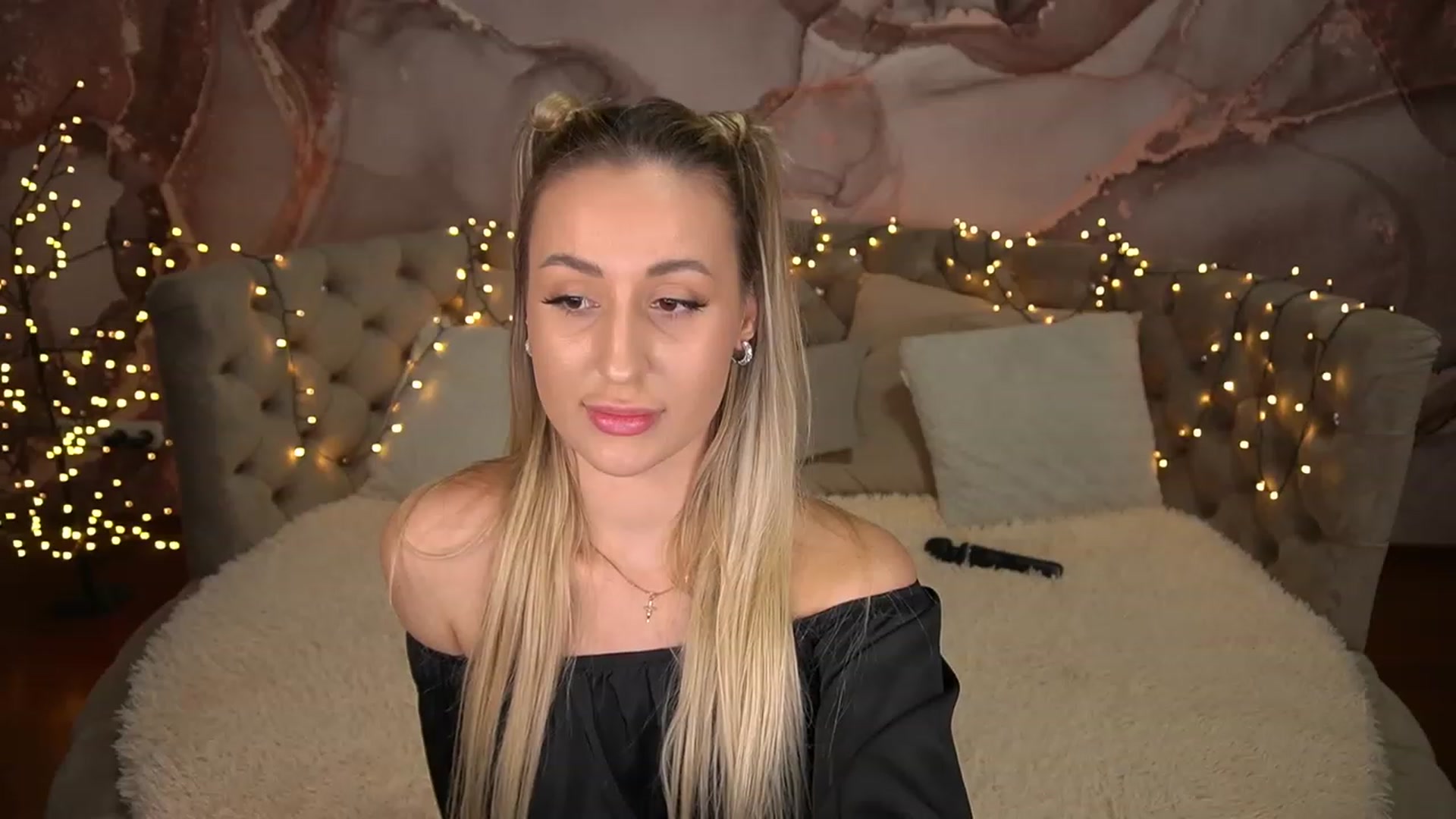 Gallery image thumbnail from LiaBrazzer's myfreecams stream on, 05/11/2023, 16:27 image 18 of 20
