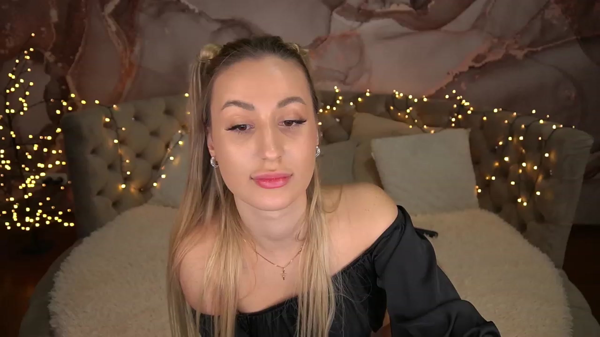 Gallery image thumbnail from LiaBrazzer's myfreecams stream on, 05/11/2023, 16:27 image 8 of 20