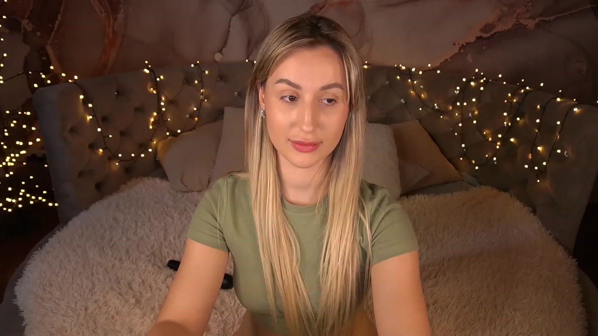 Gallery image thumbnail from LiaBrazzer's myfreecams stream on, 05/13/2023, 11:38 image 4 of 20