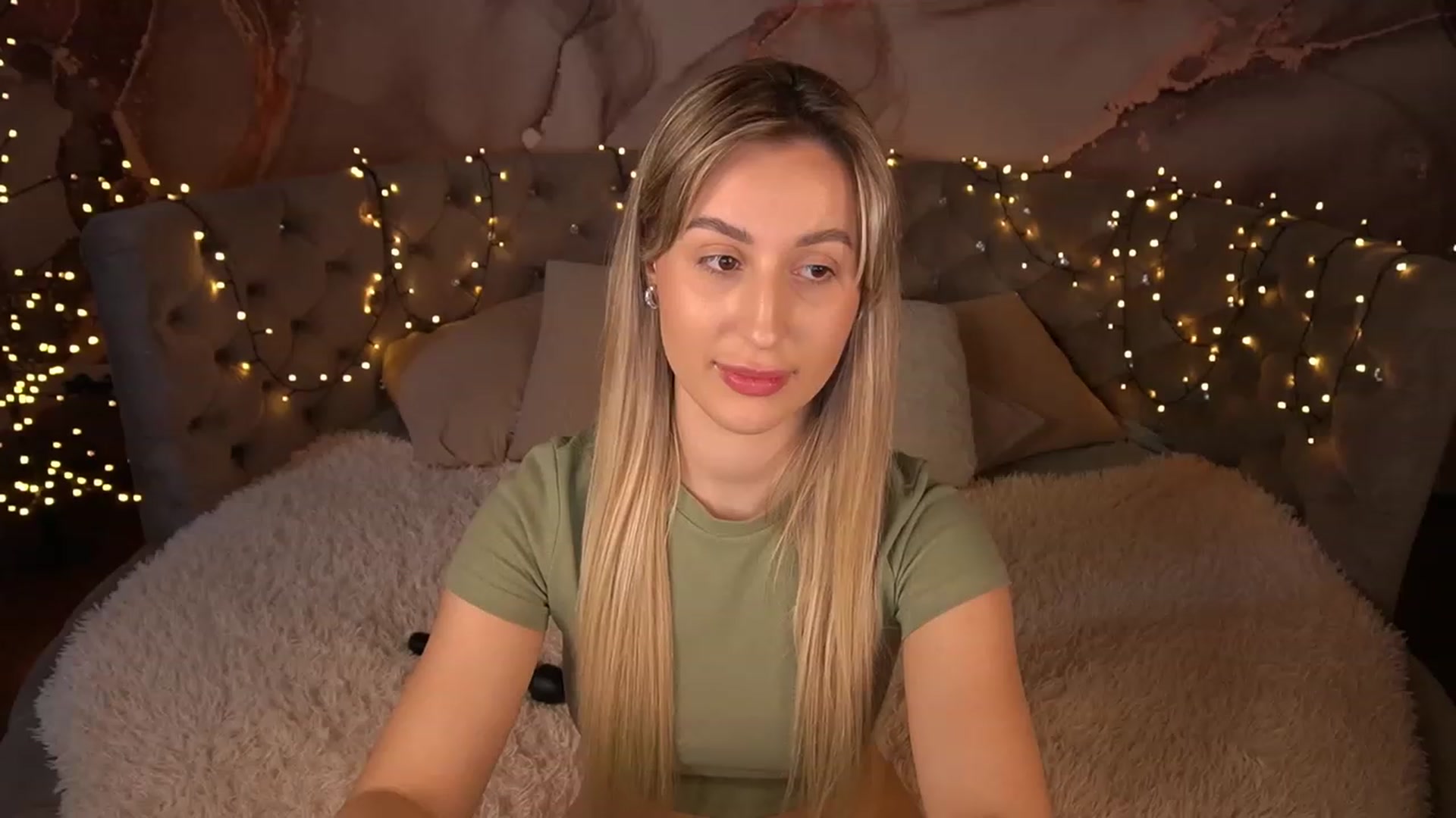 Gallery image thumbnail from LiaBrazzer's myfreecams stream on, 05/13/2023, 11:38 image 15 of 20
