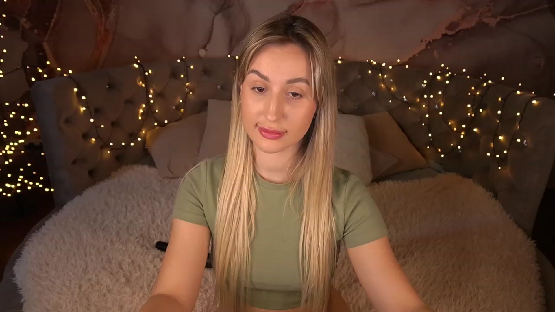 Gallery image thumbnail from LiaBrazzer's myfreecams stream on, 05/13/2023, 11:38 image 10 of 20