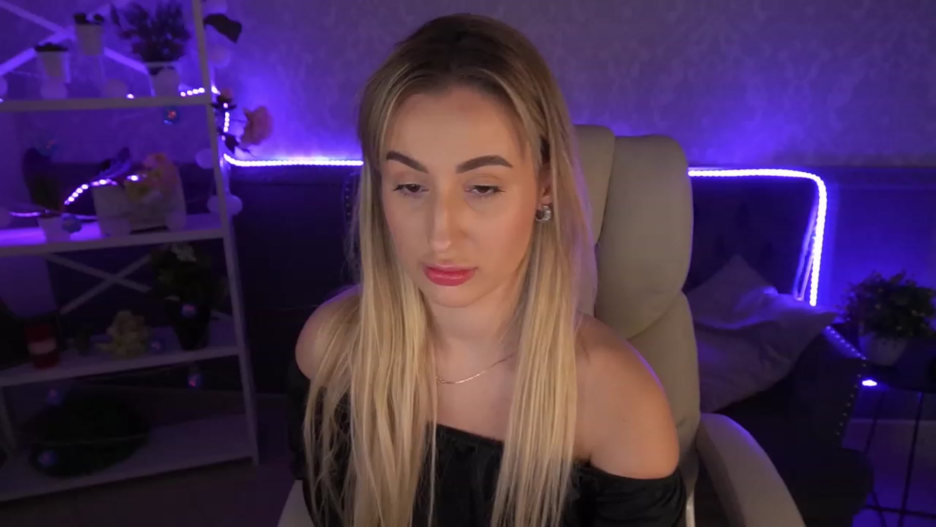 Gallery image thumbnail from LiaBrazzer's myfreecams stream on, 05/14/2023, 15:12 image 17 of 20