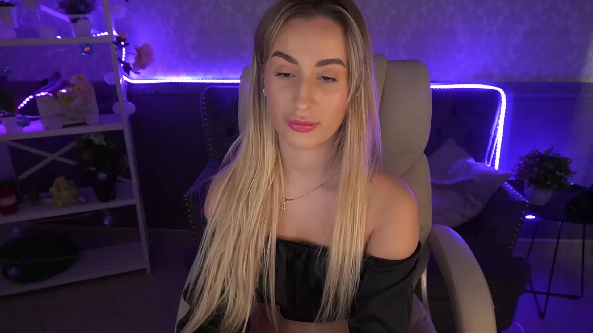 Gallery image thumbnail from LiaBrazzer's myfreecams stream on, 05/14/2023, 15:12 image 13 of 20
