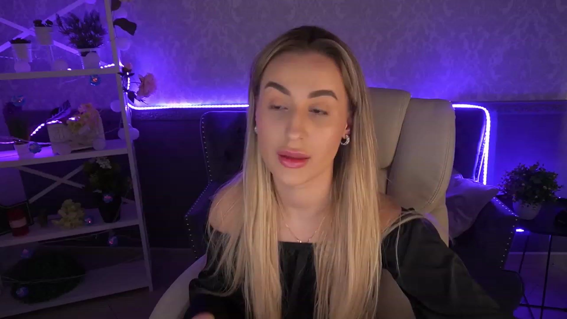 Gallery image thumbnail from LiaBrazzer's myfreecams stream on, 05/14/2023, 15:12 image 1 of 20