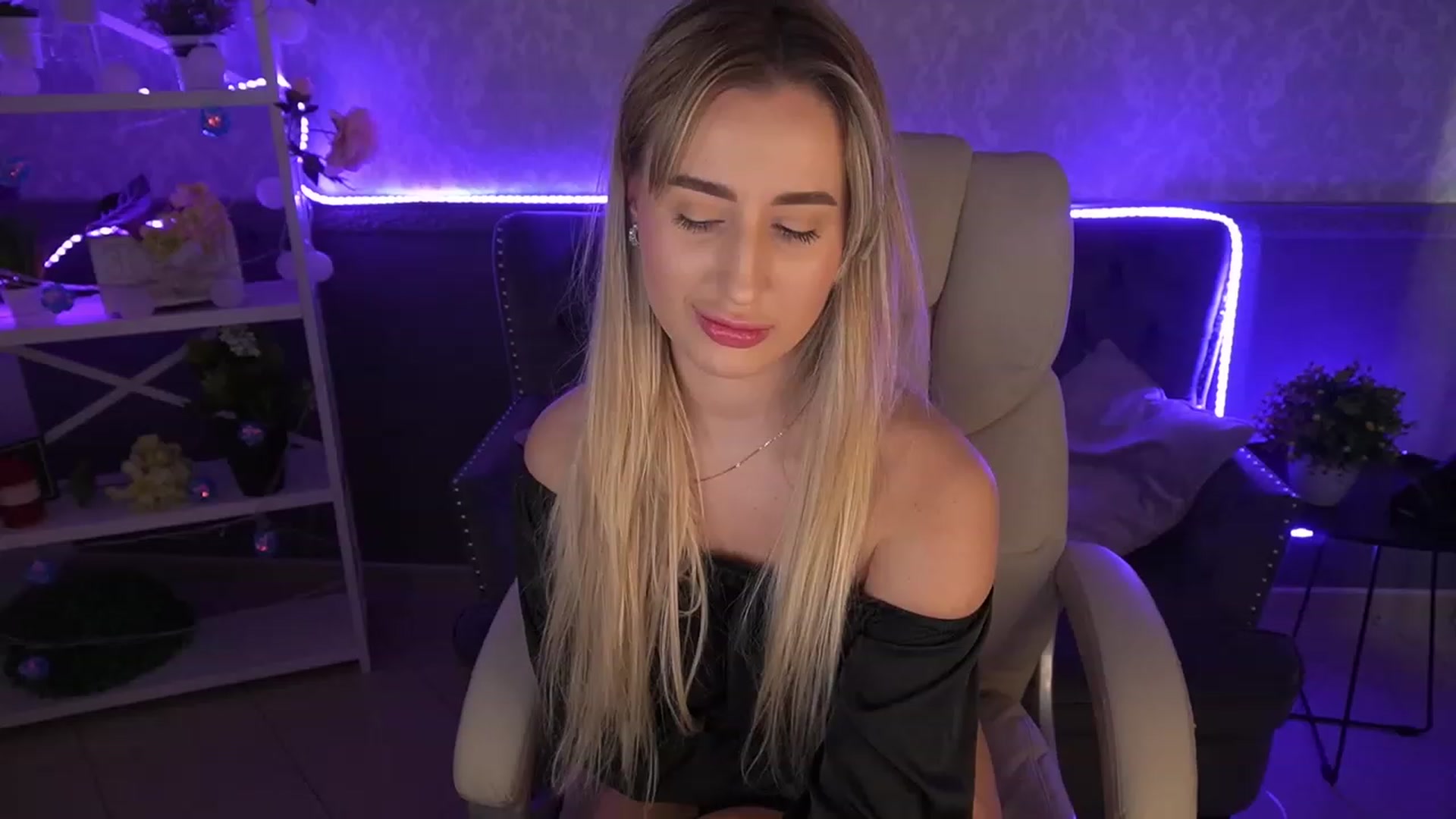 Gallery image thumbnail from LiaBrazzer's myfreecams stream on, 05/14/2023, 15:12 image 12 of 20