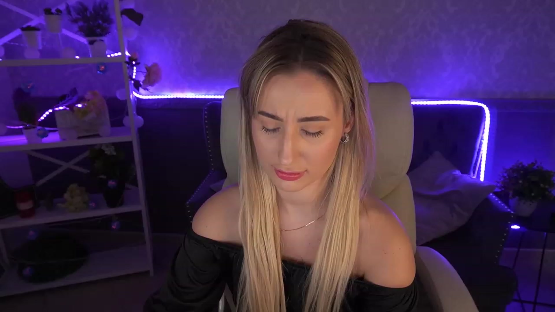 Gallery image thumbnail from LiaBrazzer's myfreecams stream on, 05/14/2023, 15:12 image 15 of 20