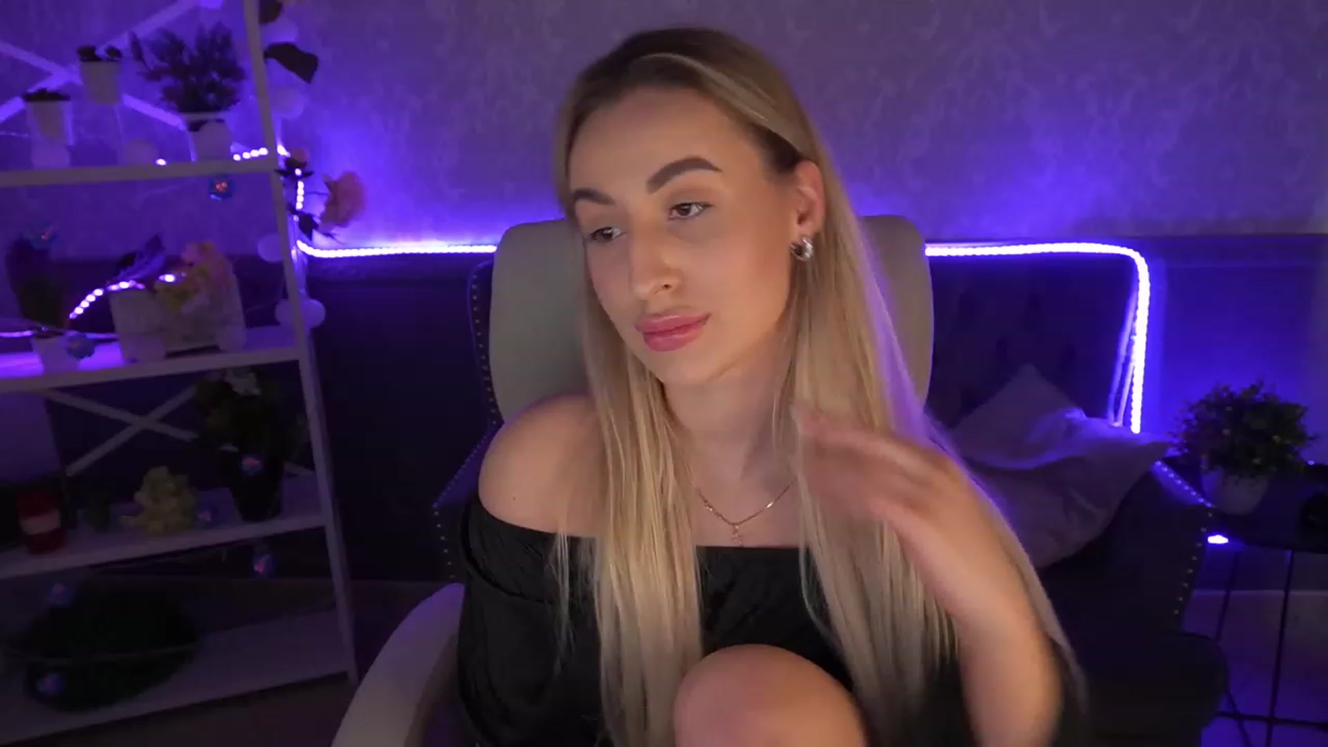 Gallery image thumbnail from LiaBrazzer's myfreecams stream on, 05/14/2023, 15:12 image 3 of 20