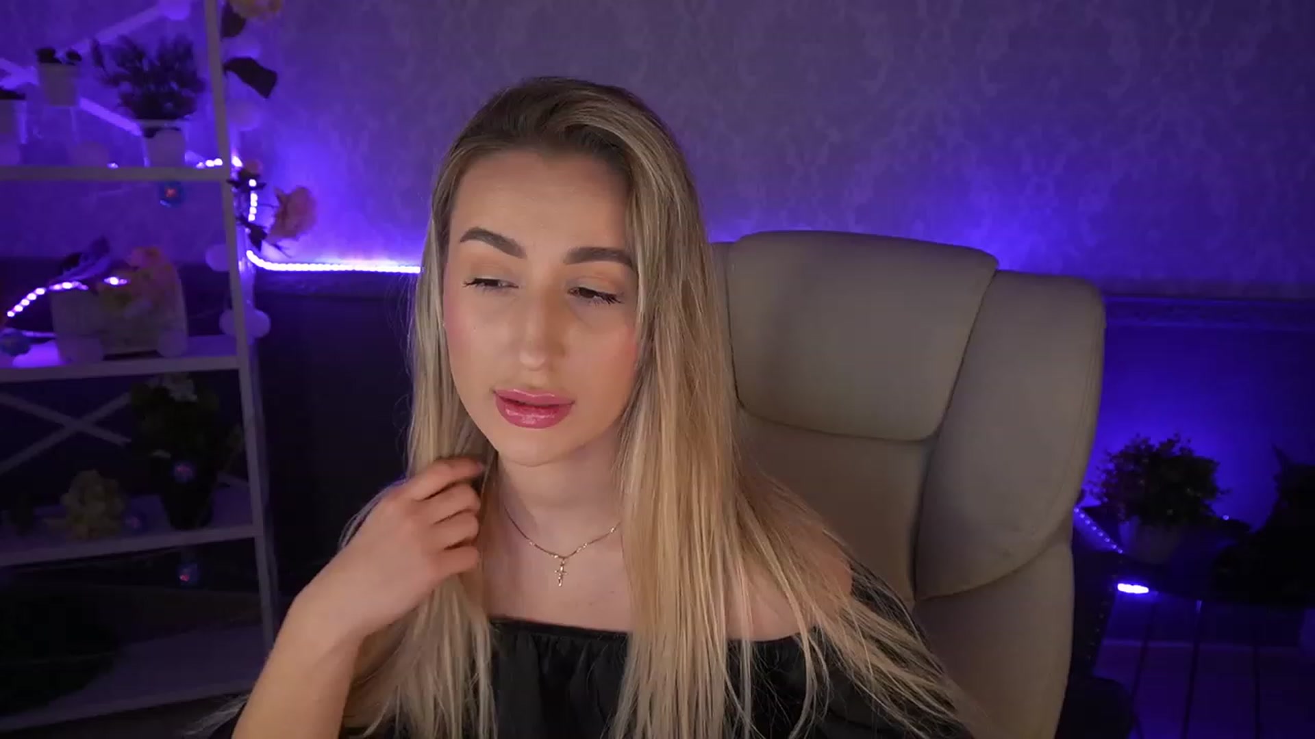 Gallery image thumbnail from LiaBrazzer's myfreecams stream on, 05/14/2023, 18:34 image 3 of 20