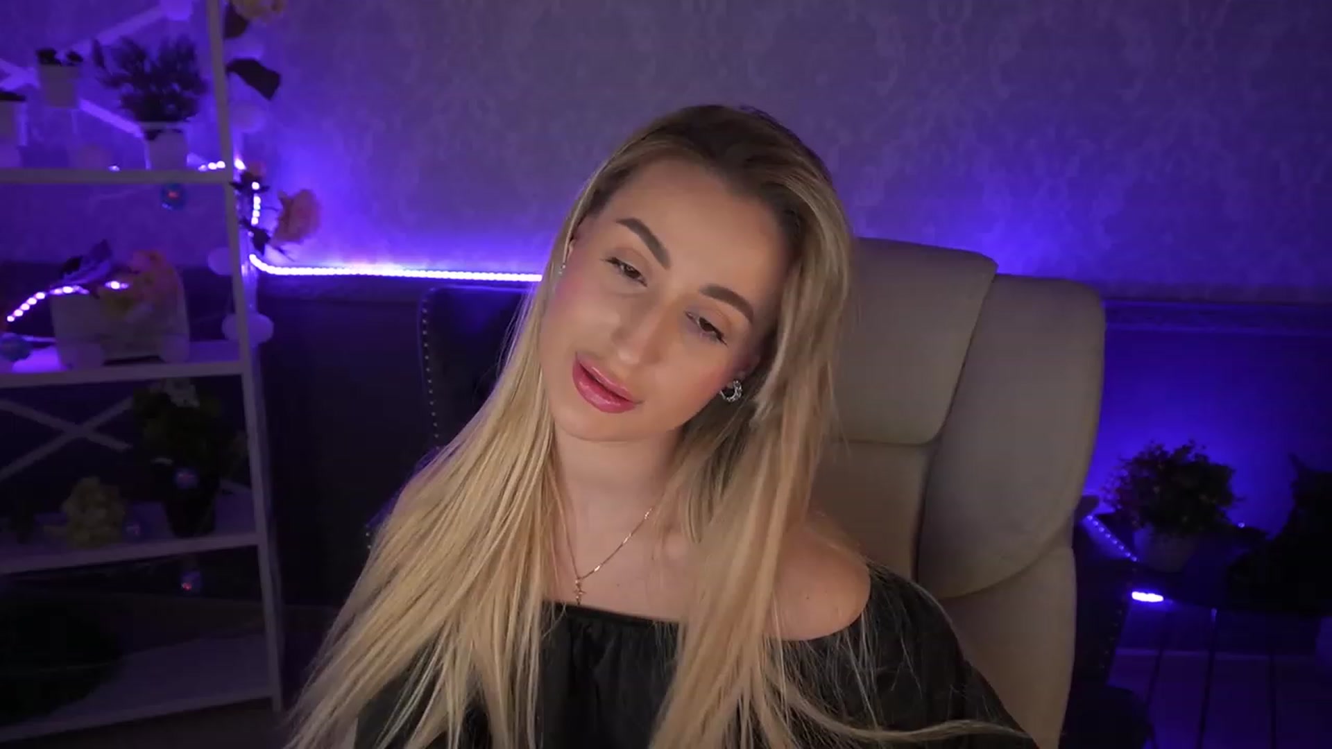 Gallery image thumbnail from LiaBrazzer's myfreecams stream on, 05/14/2023, 18:34 image 4 of 20