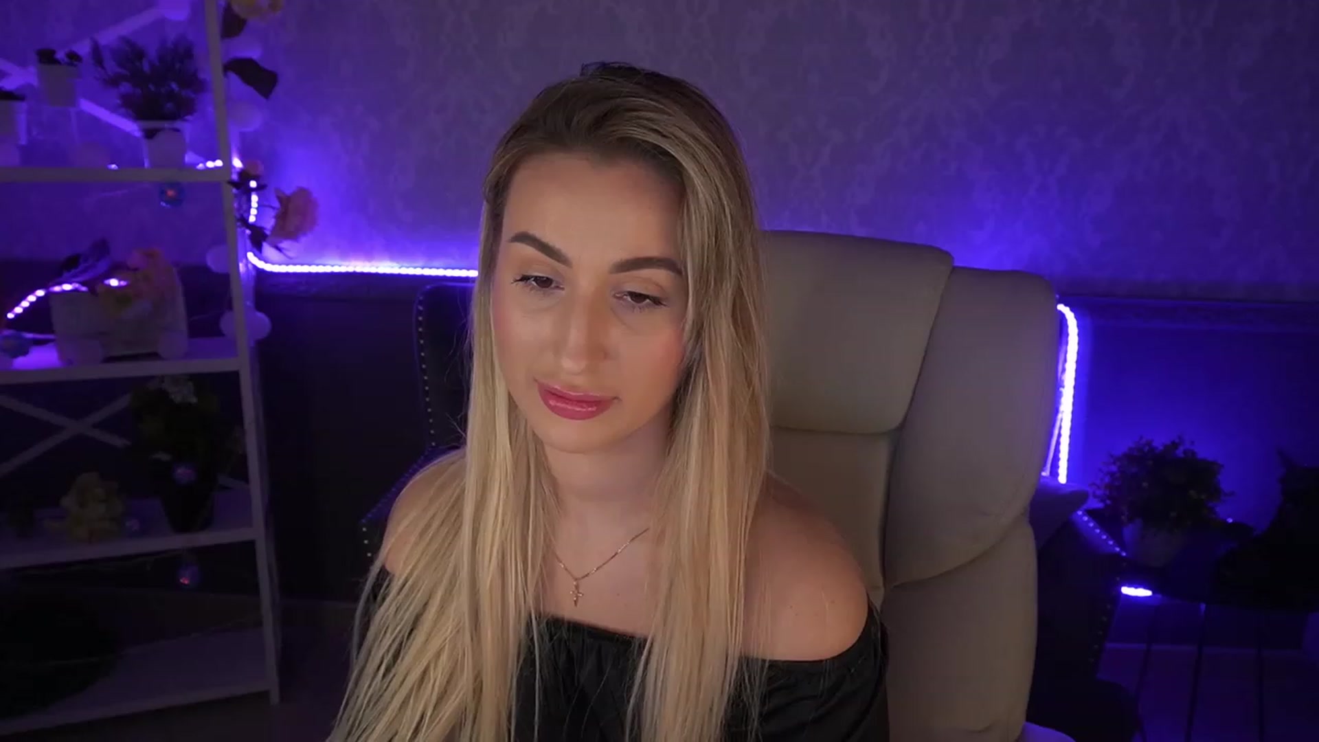Gallery image thumbnail from LiaBrazzer's myfreecams stream on, 05/14/2023, 18:34 image 9 of 20
