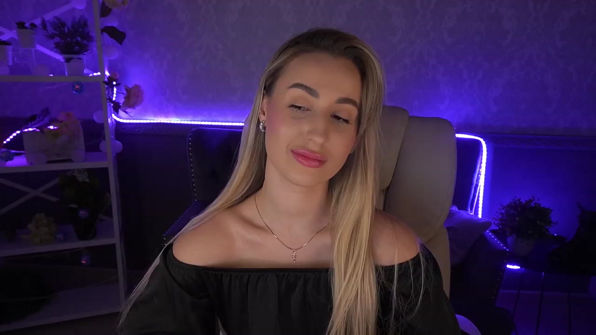 Gallery image thumbnail from LiaBrazzer's myfreecams stream on, 05/14/2023, 18:34 image 19 of 20