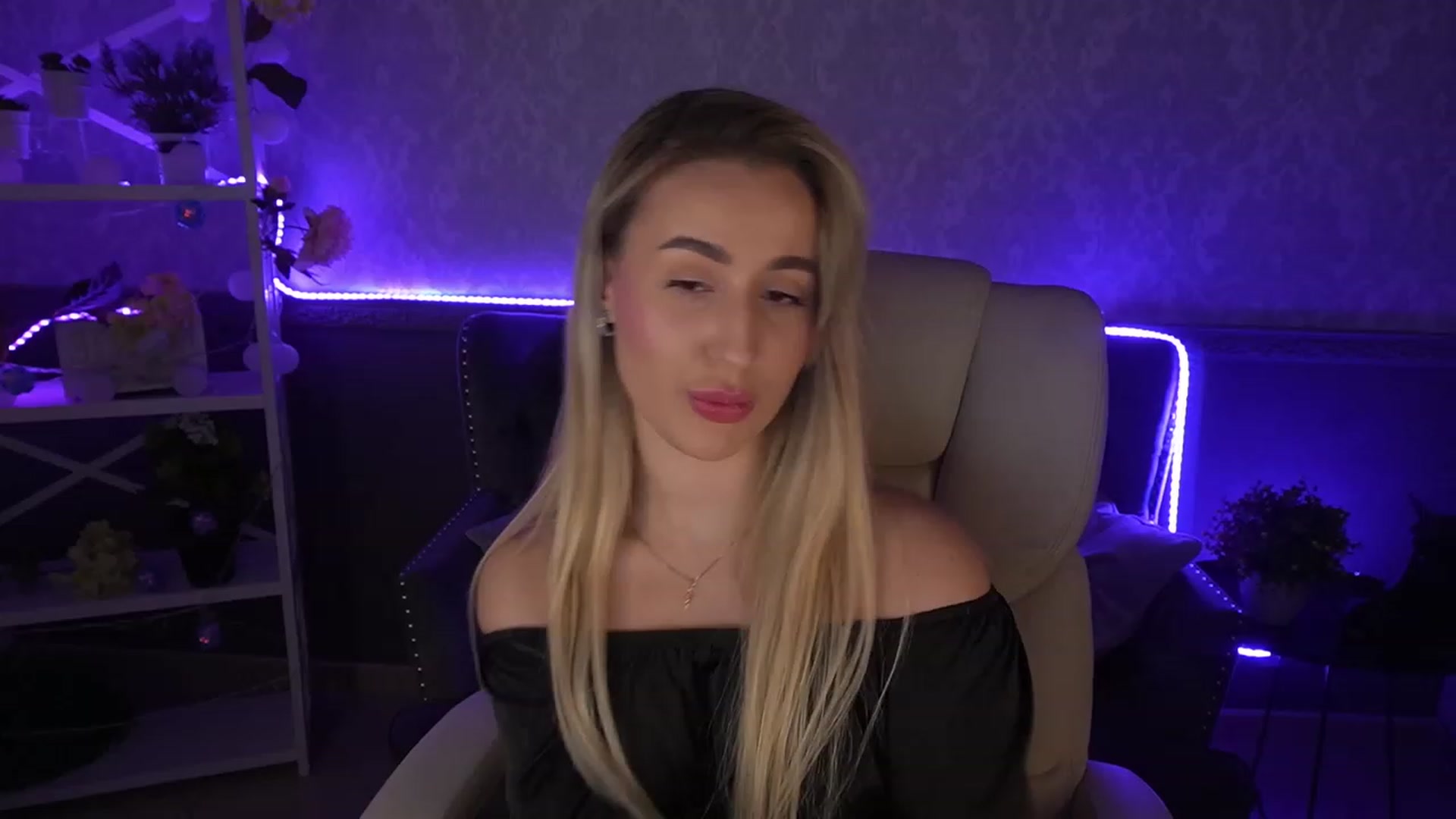 Gallery image thumbnail from LiaBrazzer's myfreecams stream on, 05/14/2023, 18:34 image 20 of 20