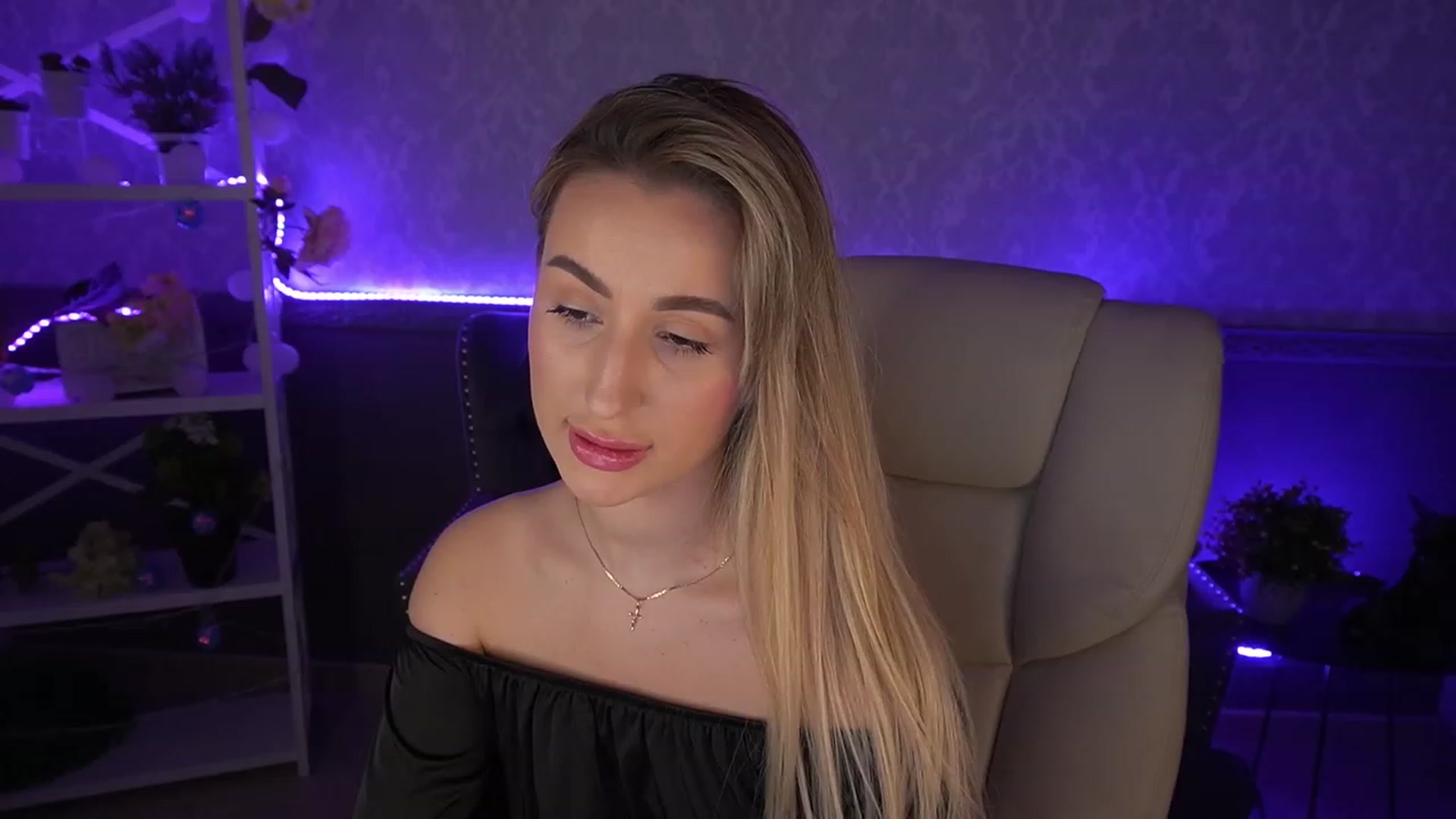 Gallery image thumbnail from LiaBrazzer's myfreecams stream on, 05/14/2023, 18:34 image 2 of 20