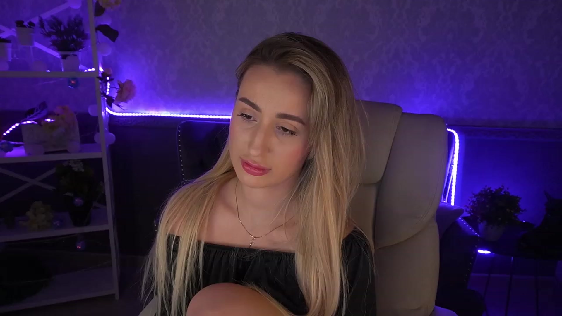 Gallery image thumbnail from LiaBrazzer's myfreecams stream on, 05/14/2023, 18:34 image 18 of 20