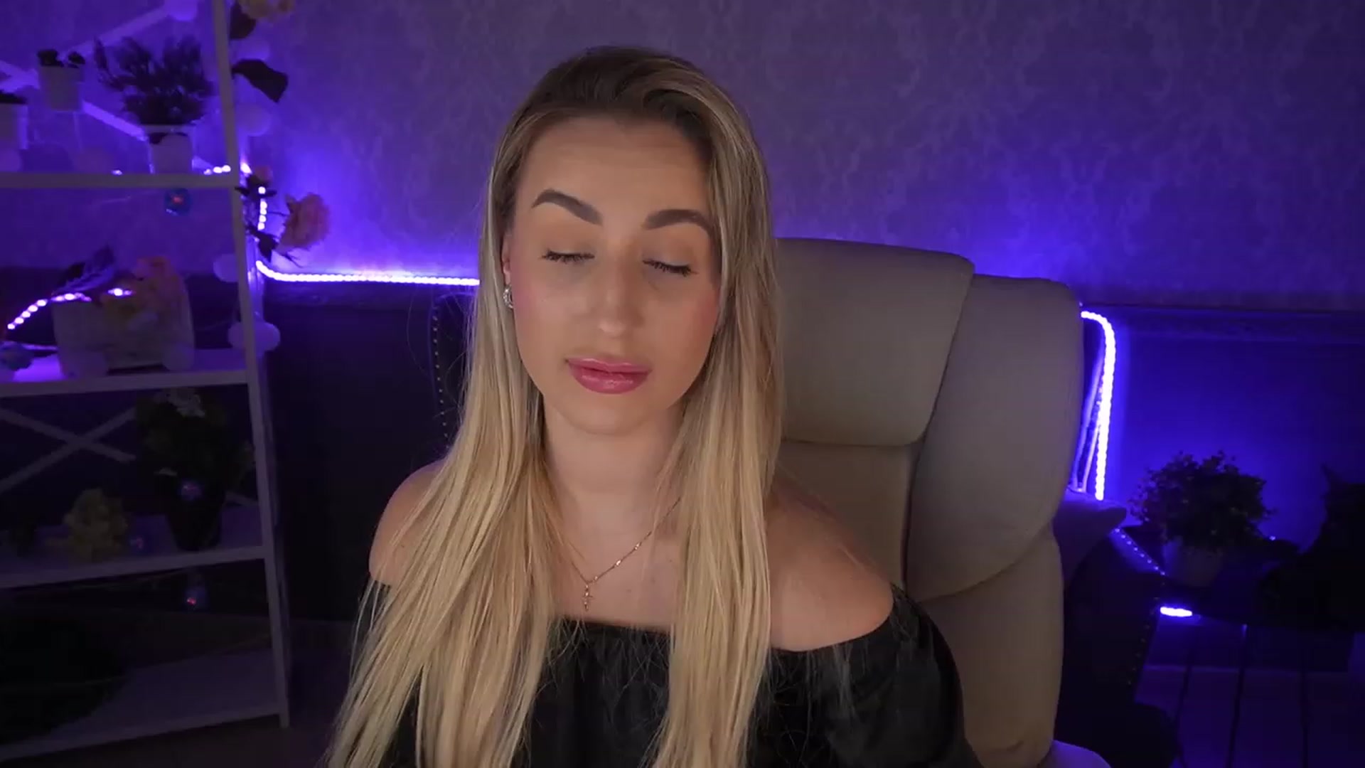 Gallery image thumbnail from LiaBrazzer's myfreecams stream on, 05/14/2023, 18:34 image 7 of 20