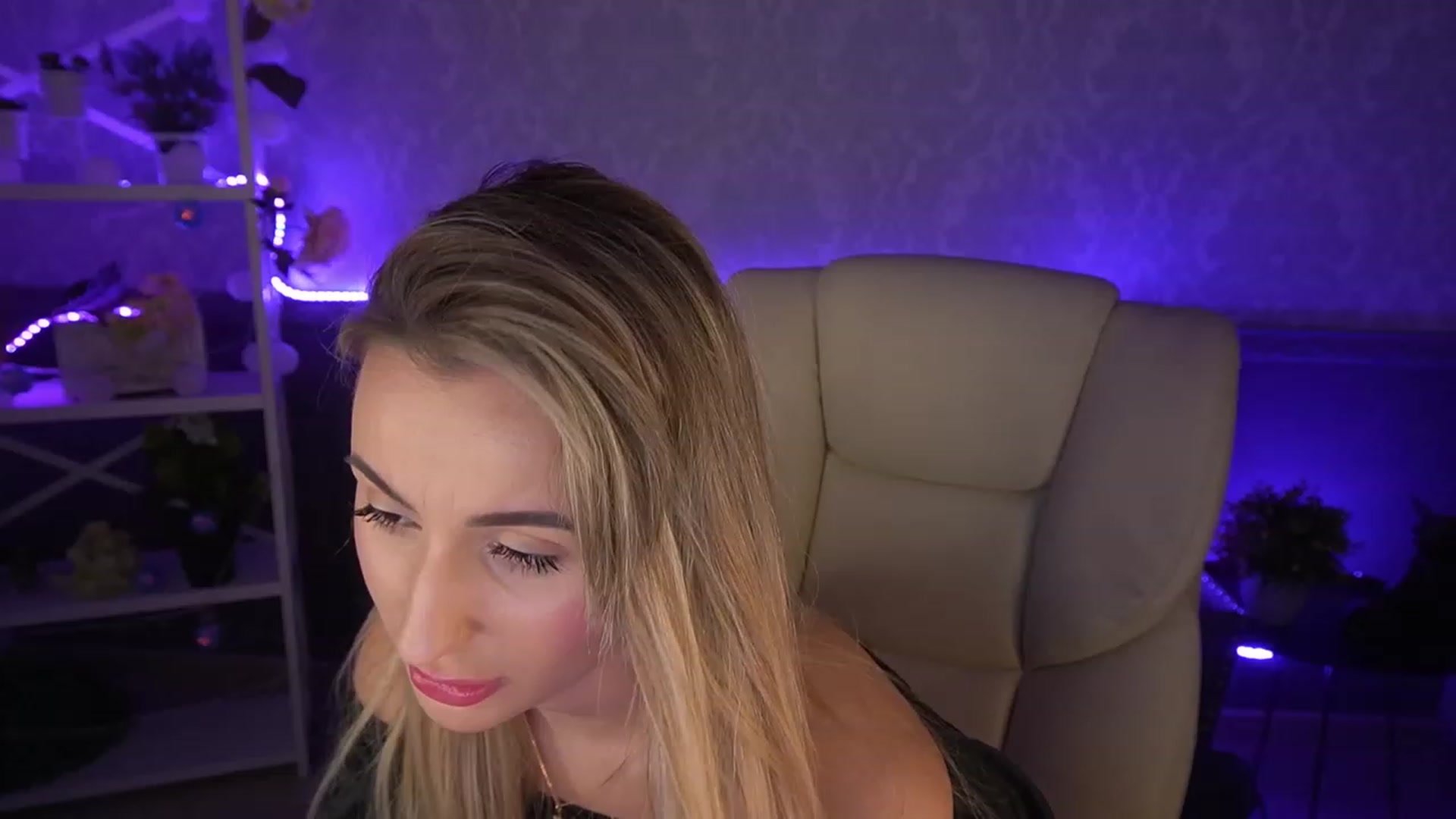 Gallery image thumbnail from LiaBrazzer's myfreecams stream on, 05/14/2023, 18:34 image 10 of 20