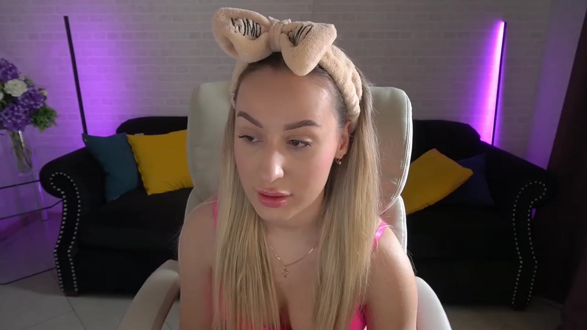 Gallery image thumbnail from LiaBrazzer's myfreecams stream on, 05/16/2023, 13:55 image 11 of 20