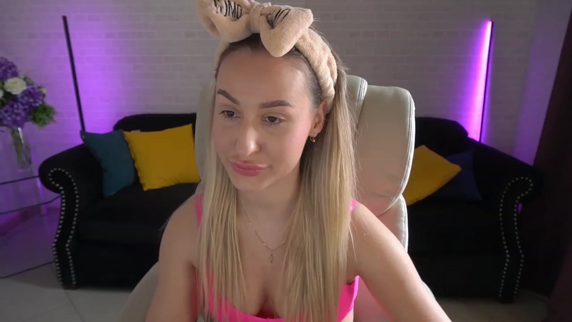 Gallery image thumbnail from LiaBrazzer's myfreecams stream on, 05/16/2023, 13:55 image 2 of 20