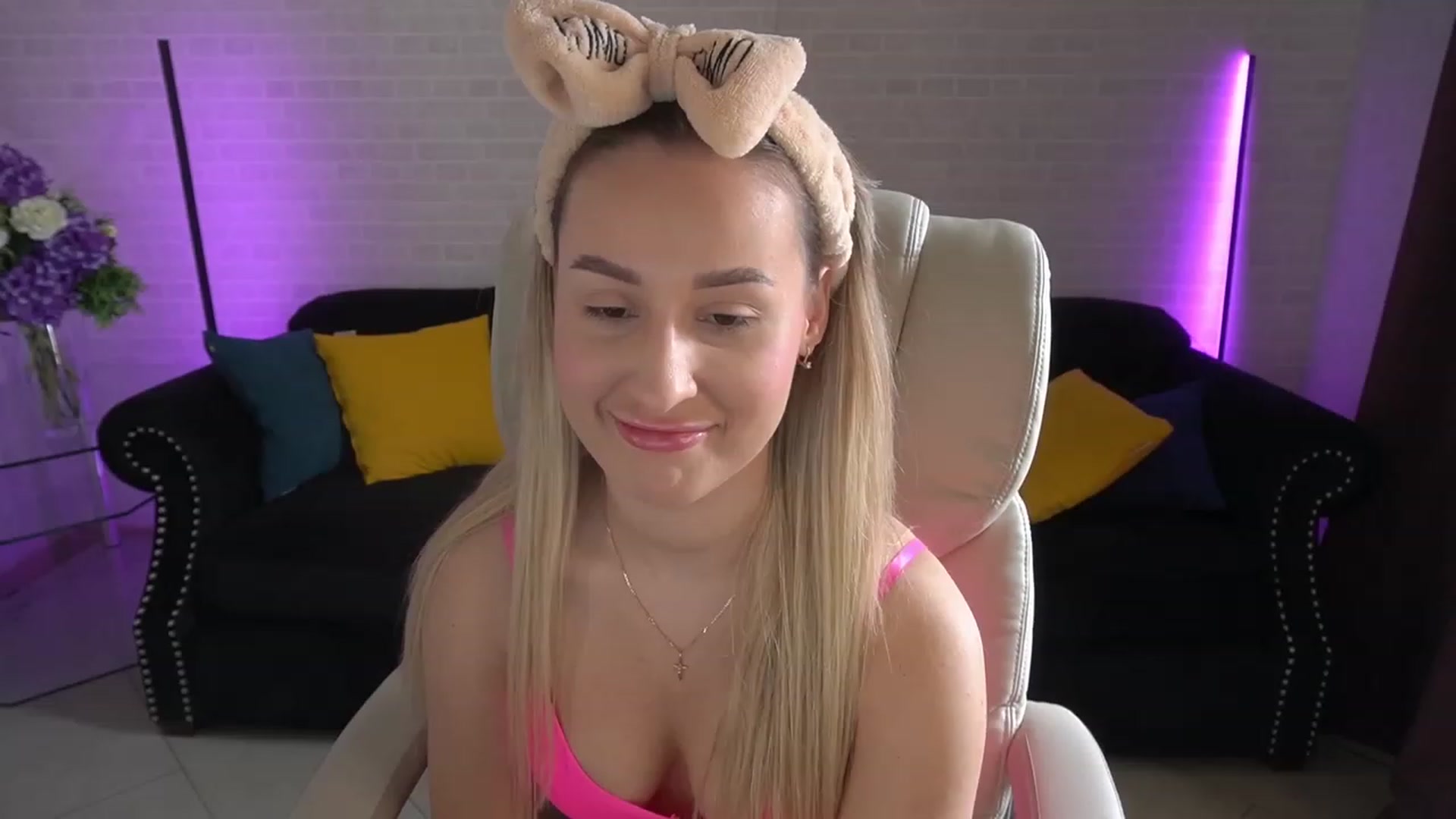 Gallery image thumbnail from LiaBrazzer's myfreecams stream on, 05/16/2023, 13:55 image 5 of 20