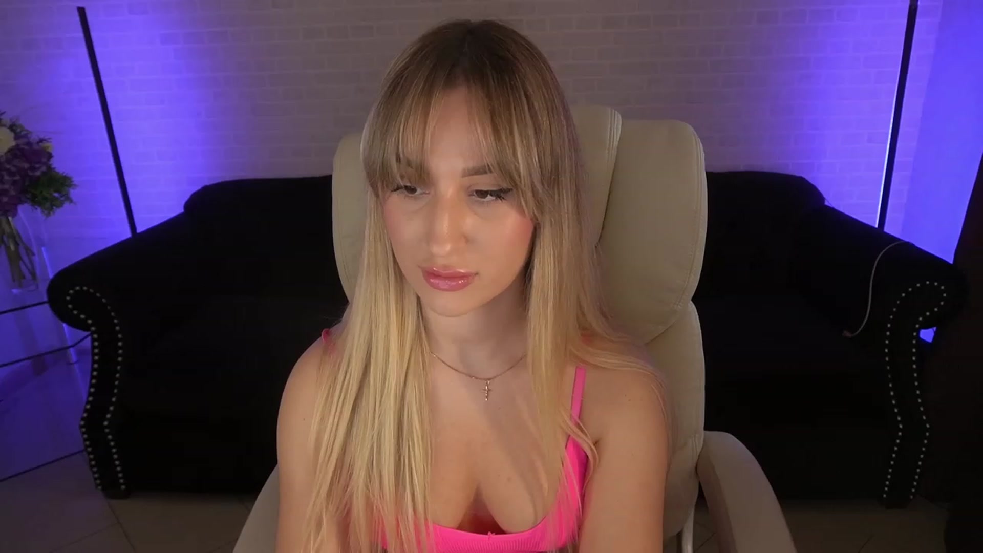 Gallery image thumbnail from LiaBrazzer's myfreecams stream on, 05/16/2023, 15:36 image 2 of 20