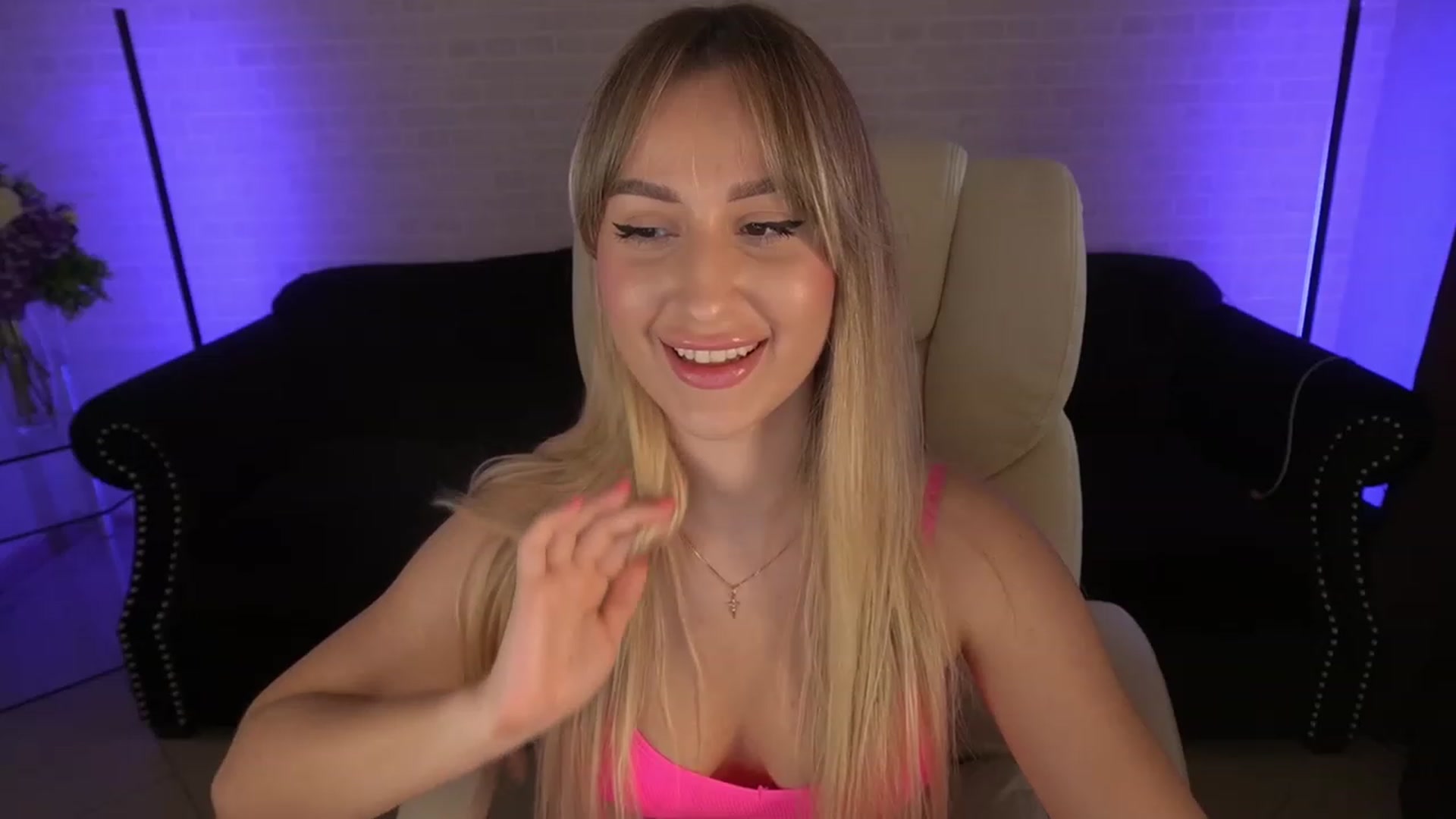 Gallery image thumbnail from LiaBrazzer's myfreecams stream on, 05/16/2023, 15:36 image 19 of 20