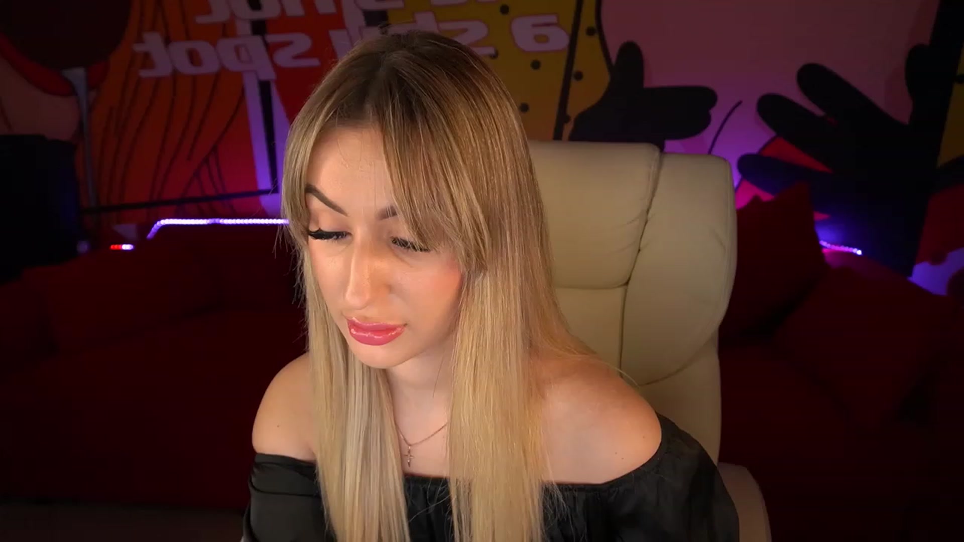 Gallery image thumbnail from LiaBrazzer's myfreecams stream on, 05/18/2023, 18:21 image 2 of 20