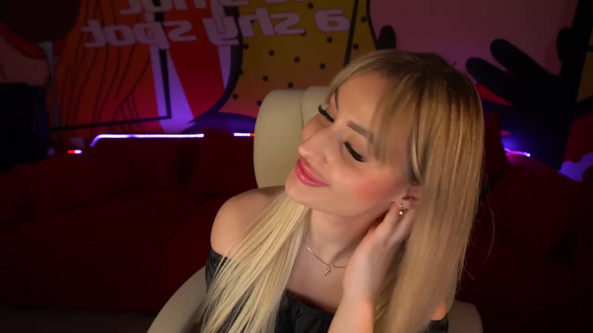 Gallery image thumbnail from LiaBrazzer's myfreecams stream on, 05/18/2023, 18:21 image 10 of 20