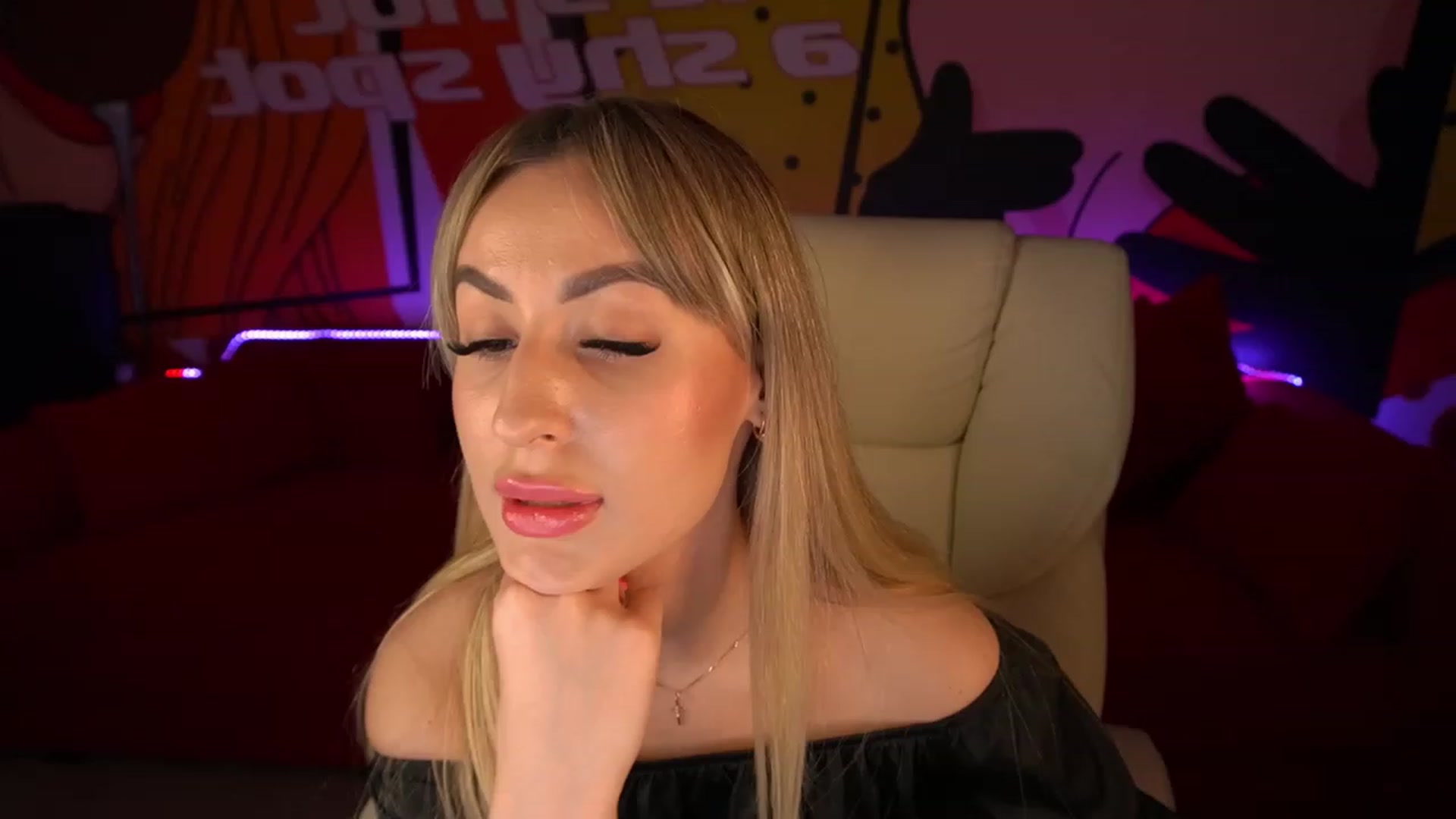 Gallery image thumbnail from LiaBrazzer's myfreecams stream on, 05/18/2023, 18:21 image 20 of 20